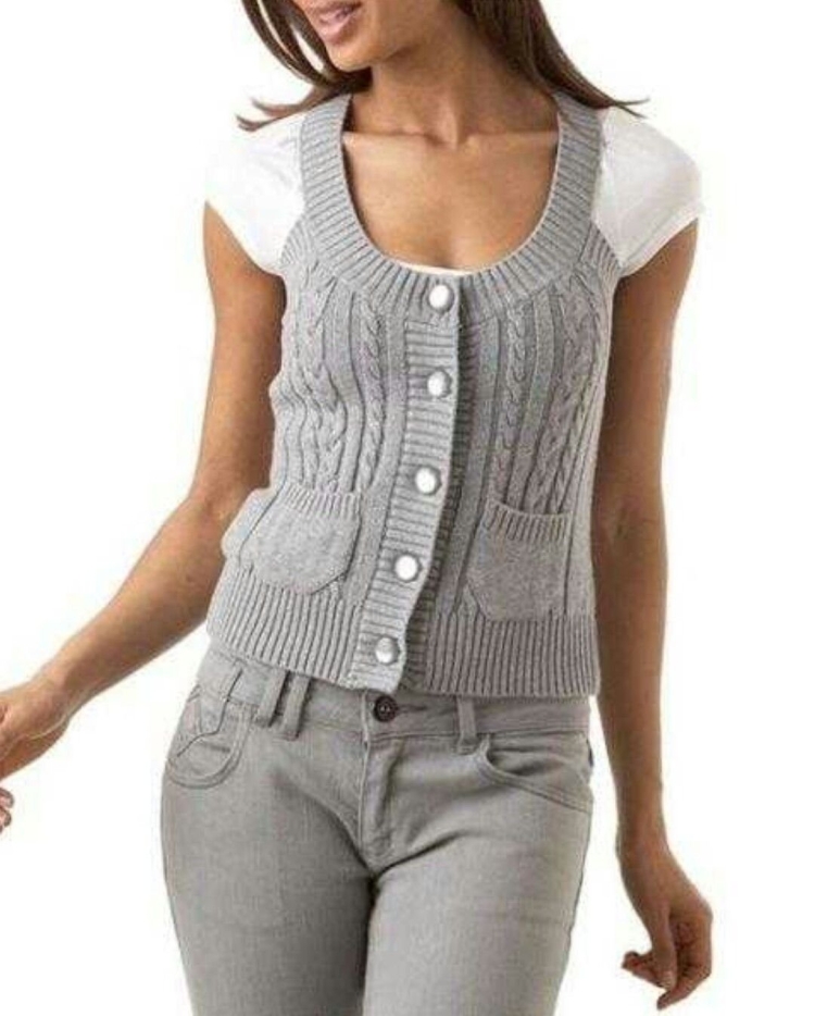 Вязаная жилетка