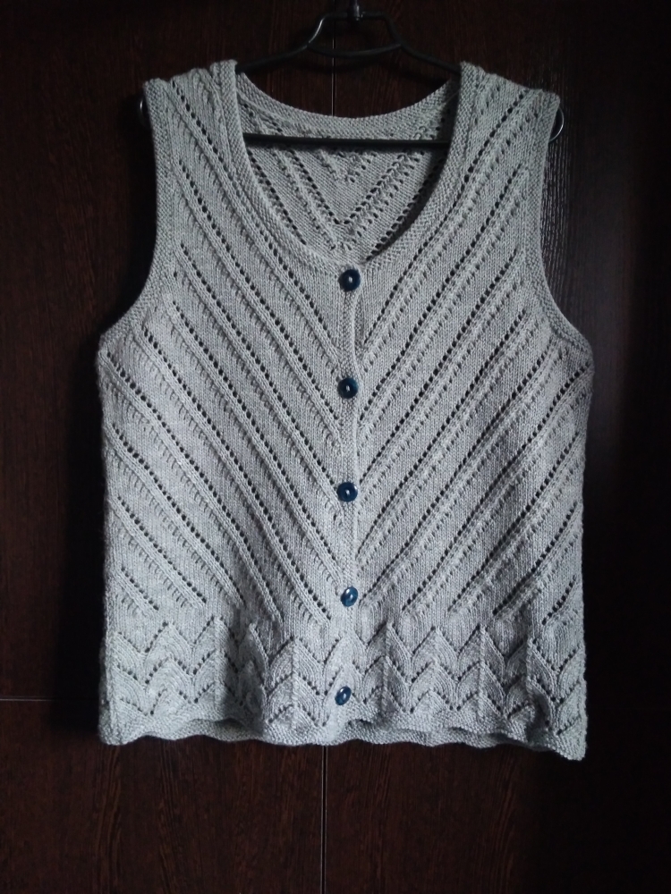 Жилет на пуговицах