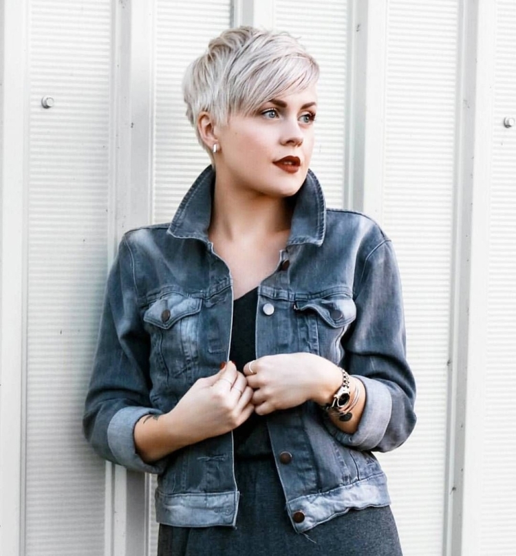 Стильные молодежные образы для девушек с короткой стрижкой
