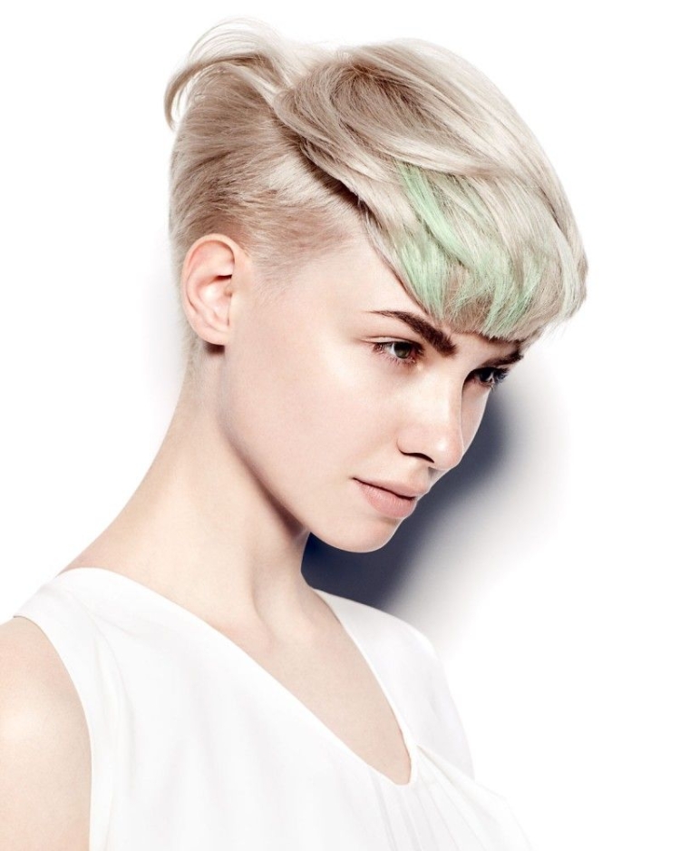 Креативная короткая стрижка шапочка