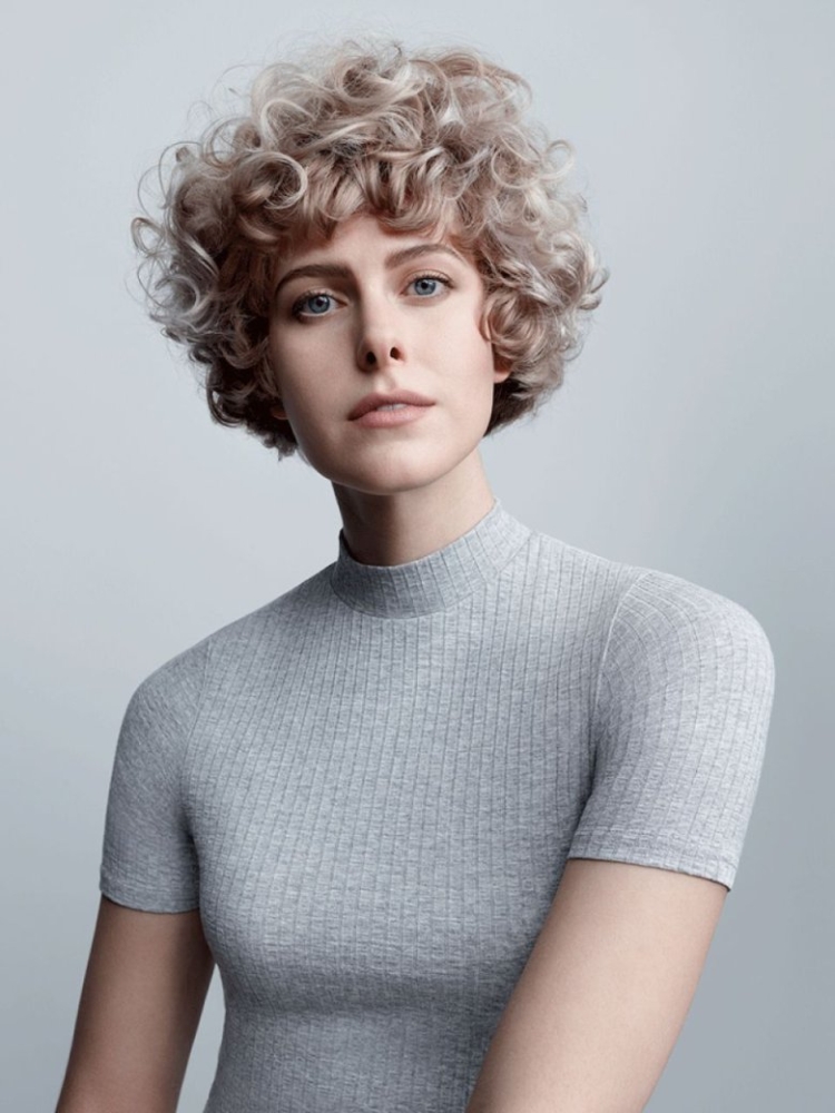 Барбара Ленни с короткой стрижкой