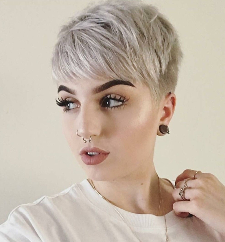 Пикси с ровной челкой