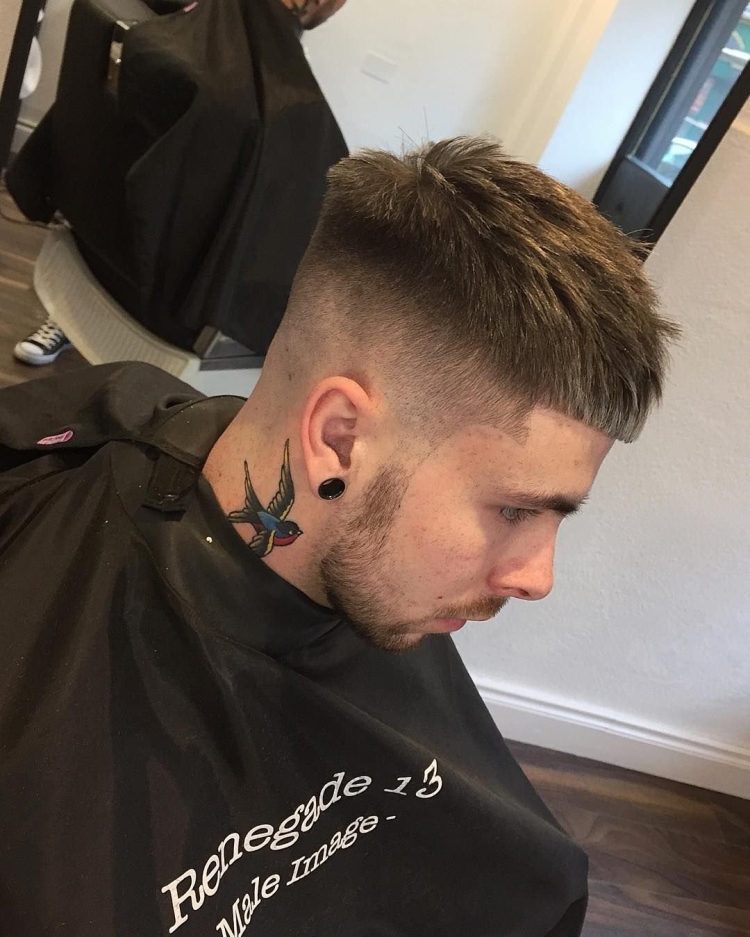 МИД фейд стрижка