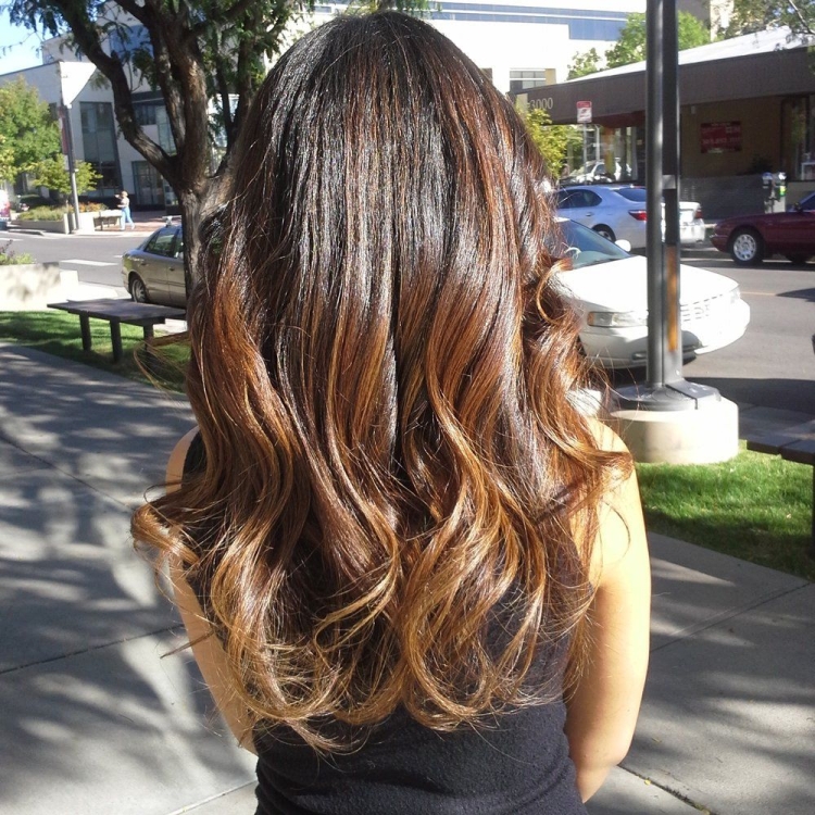 Шатуш омбре балаяж на темные длинные волосы