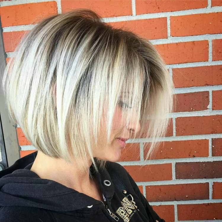 Удлиненное градуированное Боб с короткой макушкой