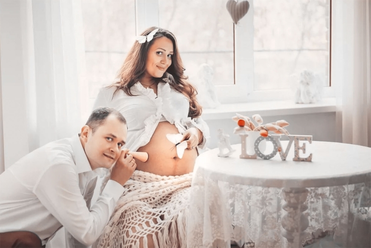 Фотосессия беременности с мужем в студии
