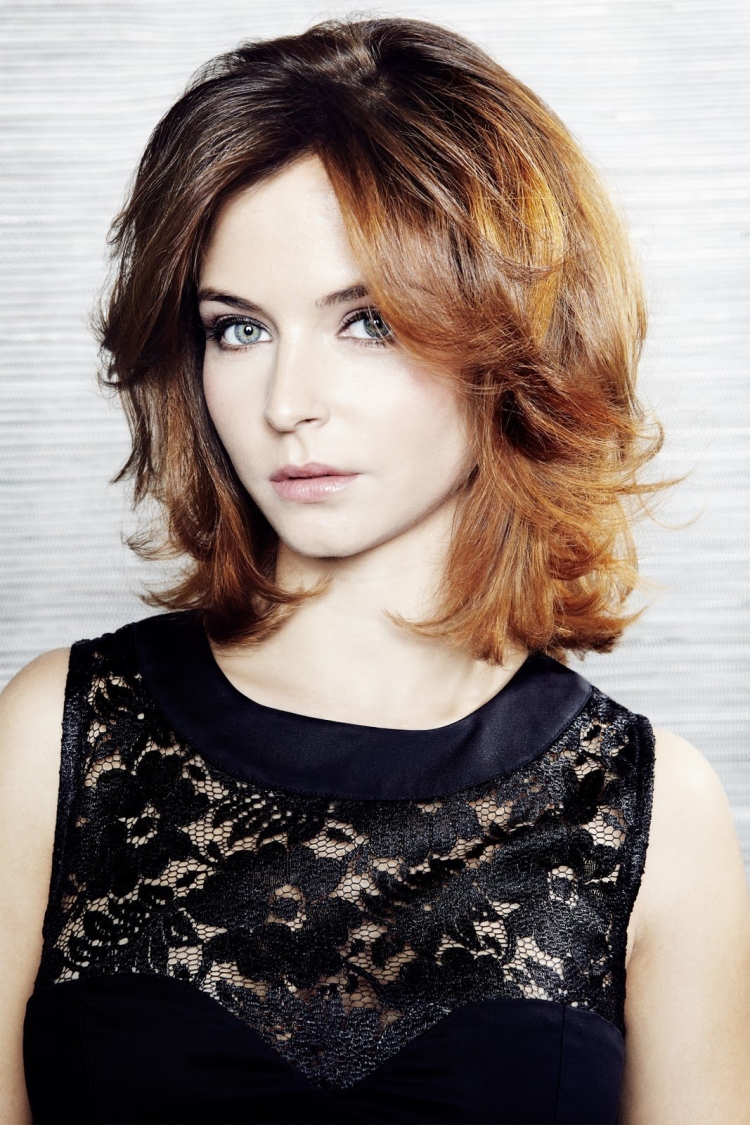 Каскад стрижка на средние без челки 2022