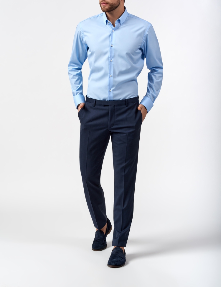 Синие брюки голубая рубашка