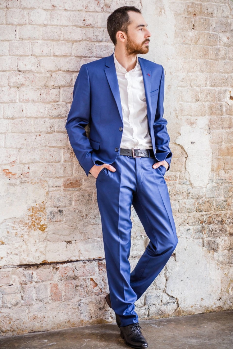 Жених в синих штанах