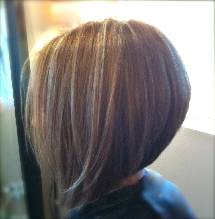 Удлиненное каре на ножках с мелированием