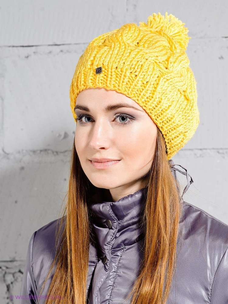 Желтая шапка женская