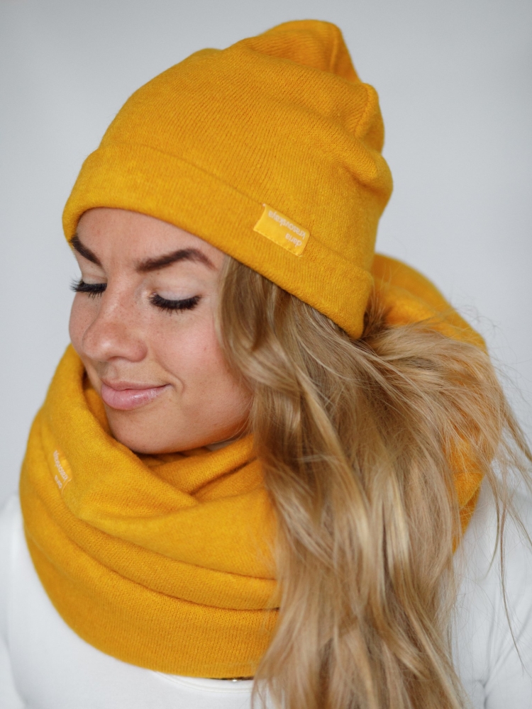 Желтая шапка Эшли РАО