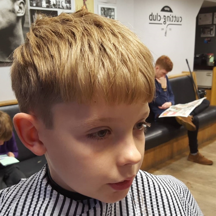 Модельная стрижка для мальчика