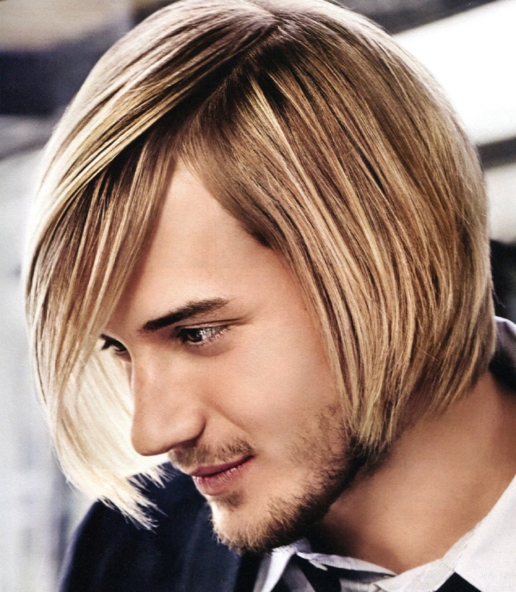 Удлиненное градуированное каре мужское