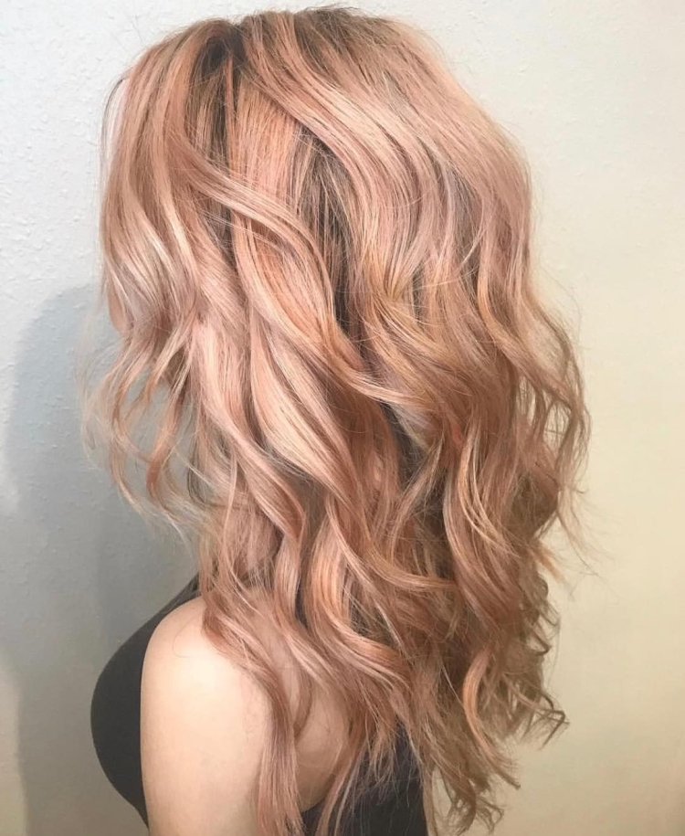 Персиково русые волосы