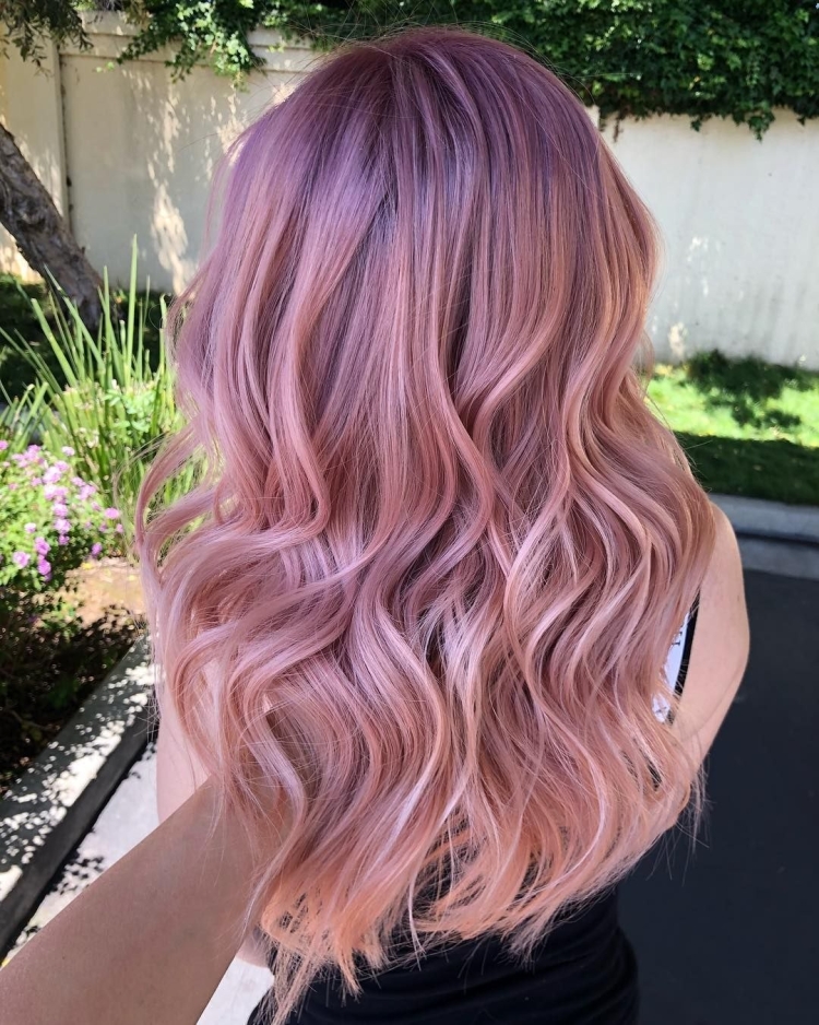 Мелирование с розовым оттенком на русые волосы
