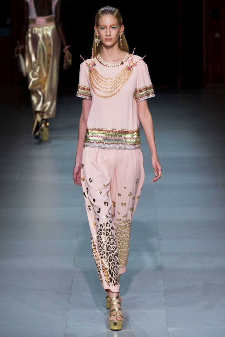 Восточный стиль в одежде подиум