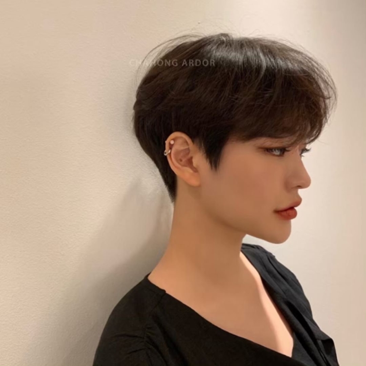 Корейская причёска Томбой Ян длинная