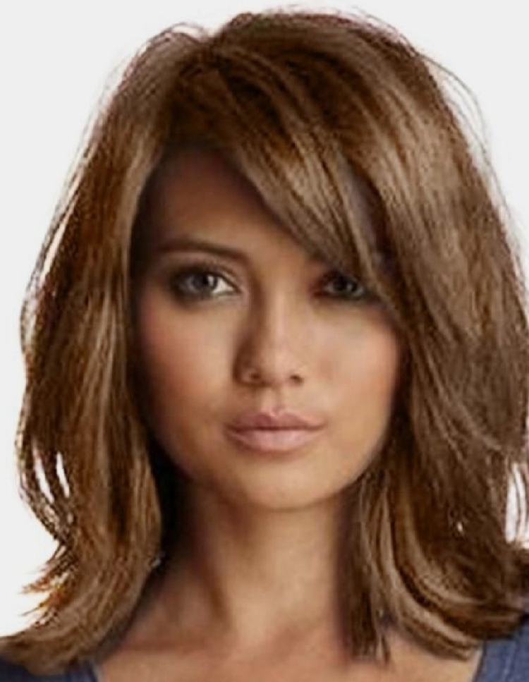 Стрижка итальянка на средние волосы без челки