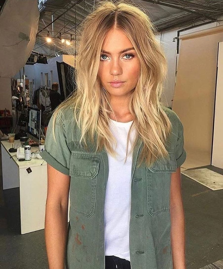 Модные стрижки на длинные светлые волосы