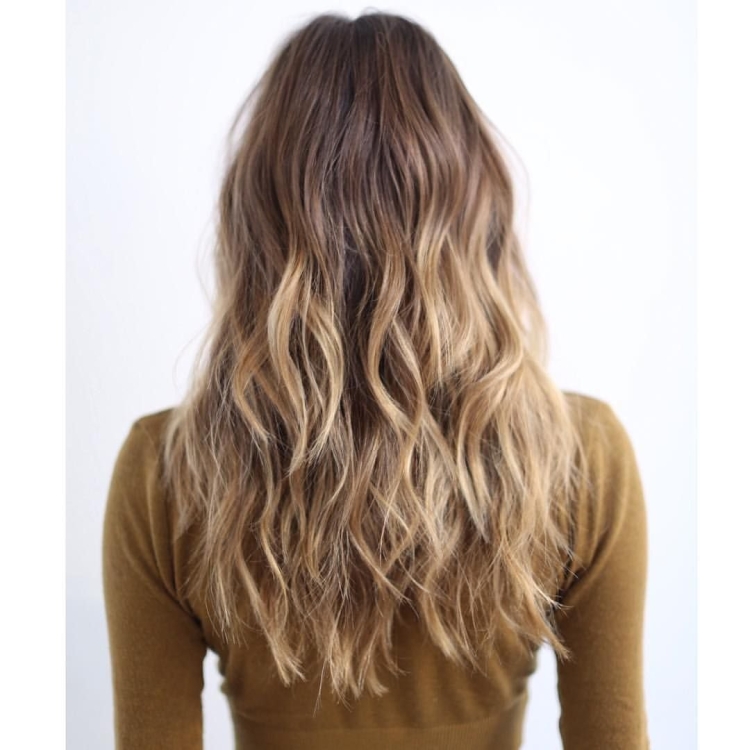 Кудрявые волосы до лопаток