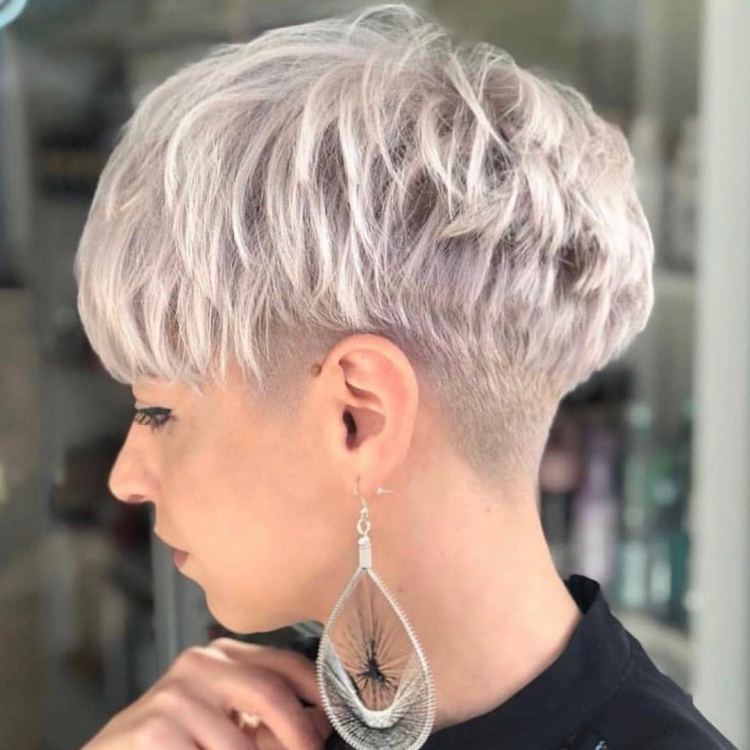 Стрижка шапочка с короткими висками