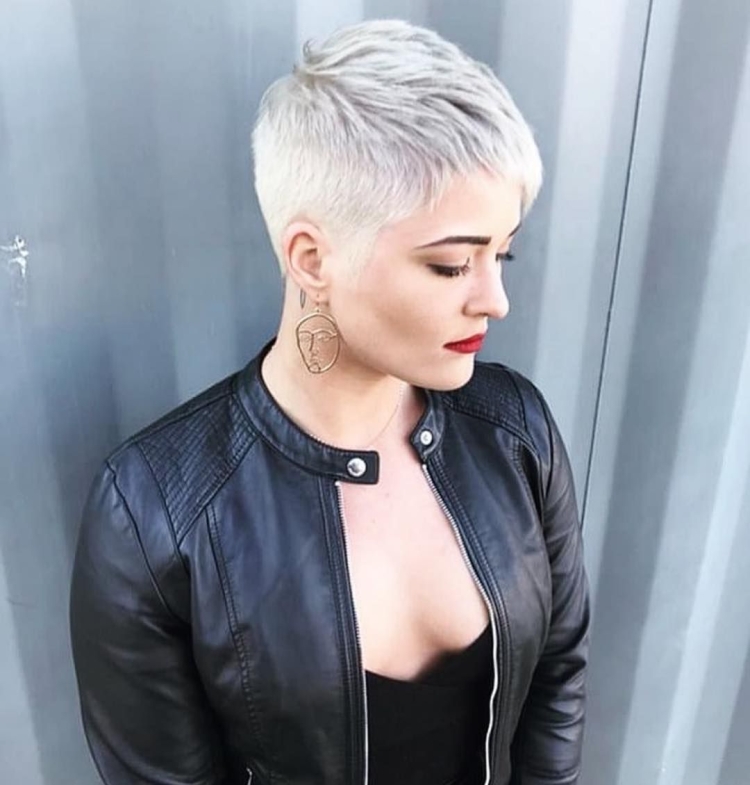 Очень короткие женские стрижки с выбритыми висками