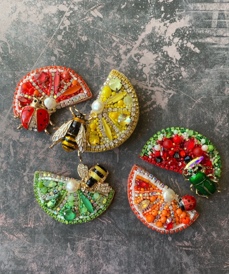 Брошь долька