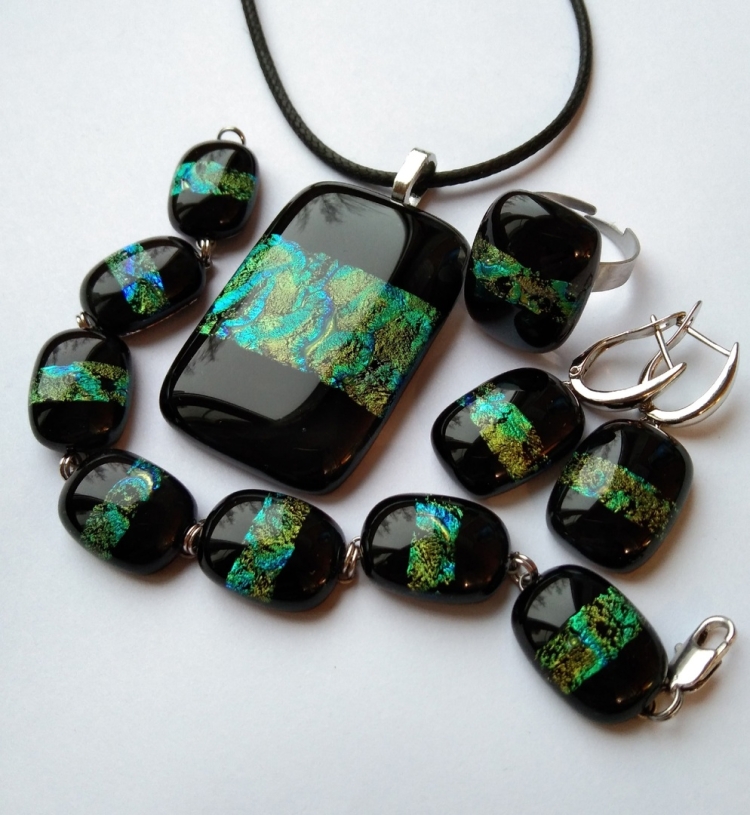 Авторские украшения ручной работы из стекла Выборг