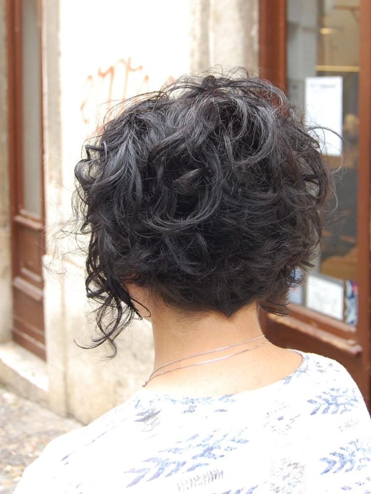 Пикси каре на вьющиеся волосы