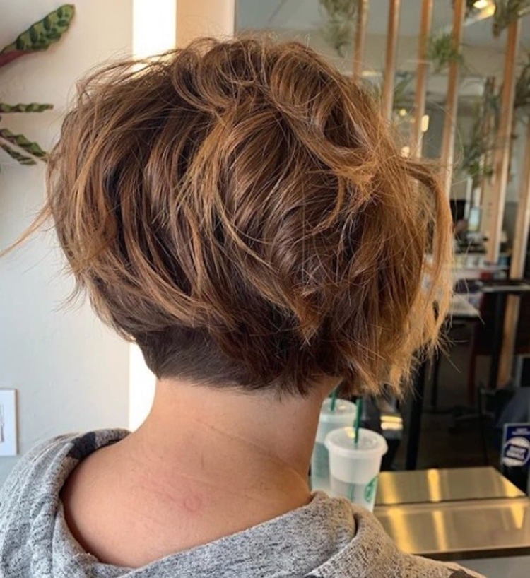 Градуированный Боб каре на ножке 2022