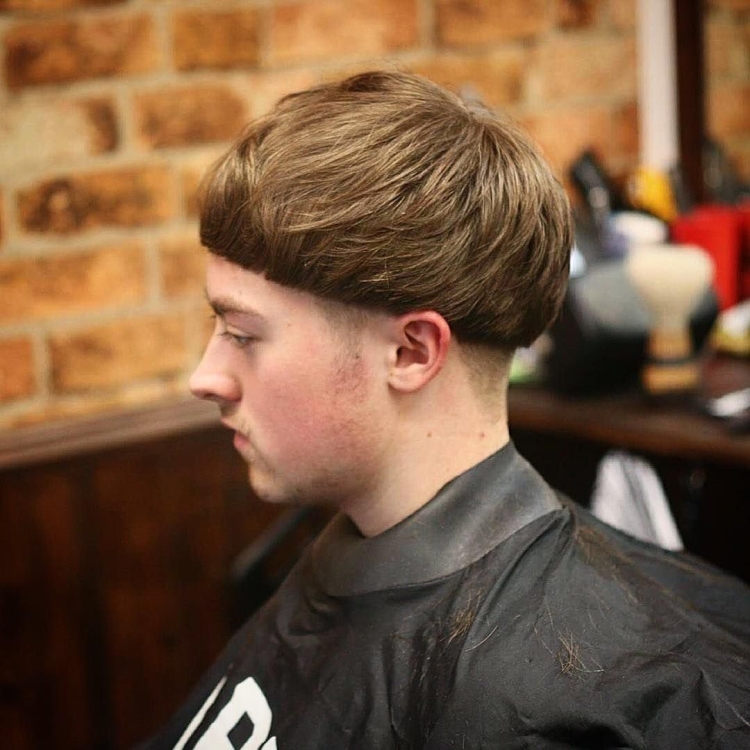 Прическа Bowl Cut мужская