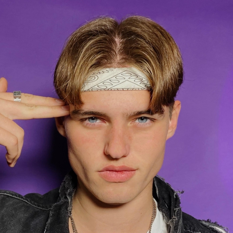 Даниил бум тик токер