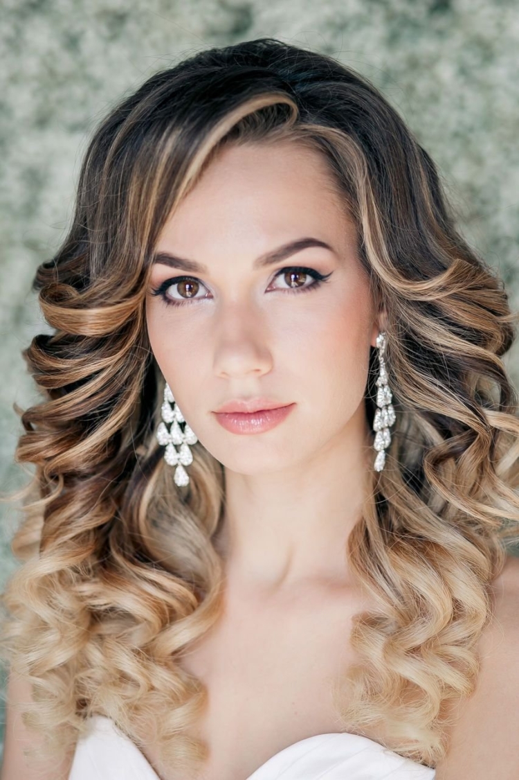 Прическа Локоны на средние волосы