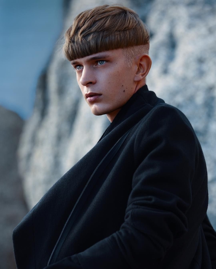 Прическа под горшок