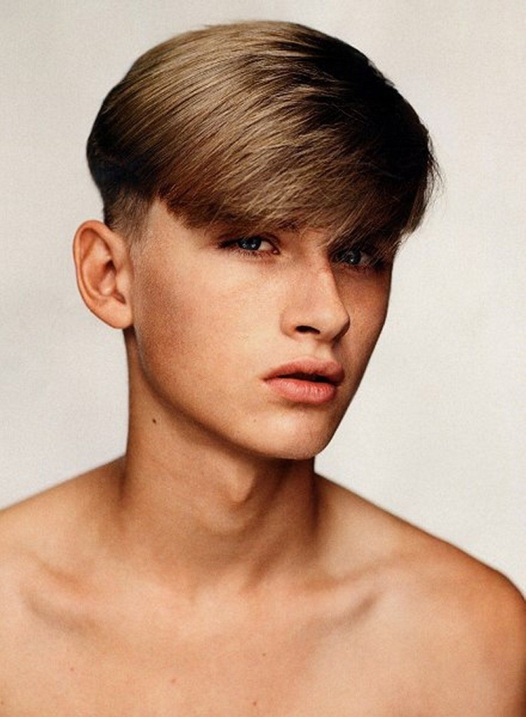 Стрижка горшок мальчик короткая