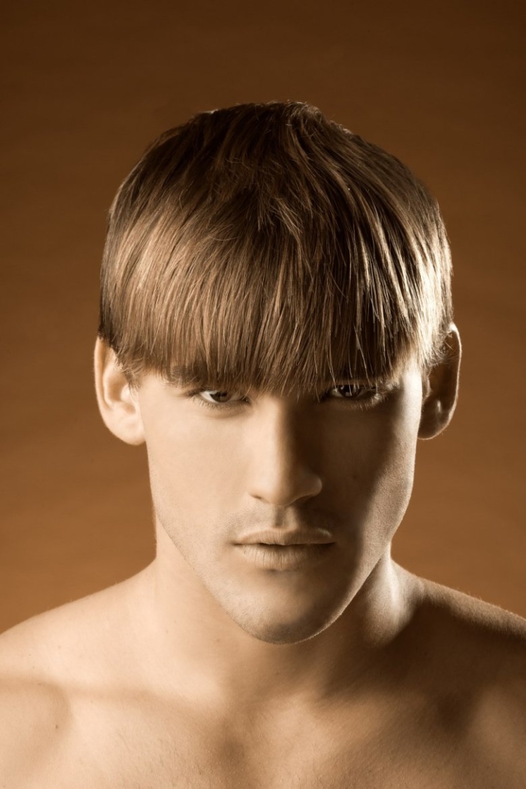 Модельные стрижки для мужчин под горшок