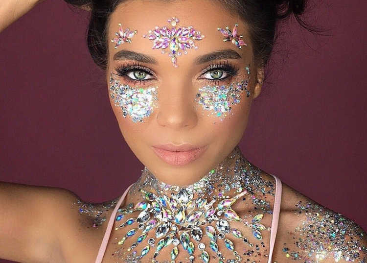 Макияж со стразами