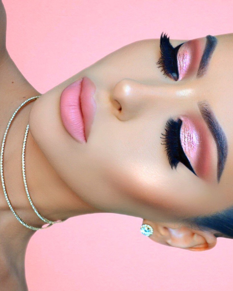 Макияж с розовыми стрелками