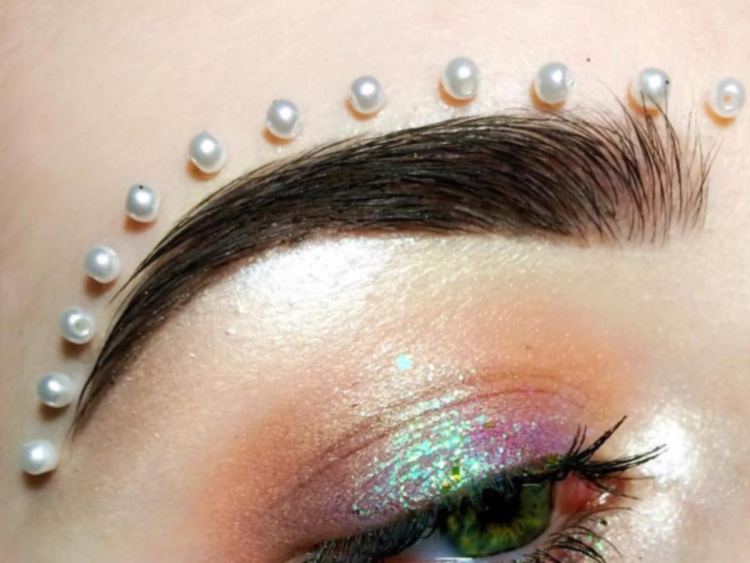 Макияж со стразами жемчуг