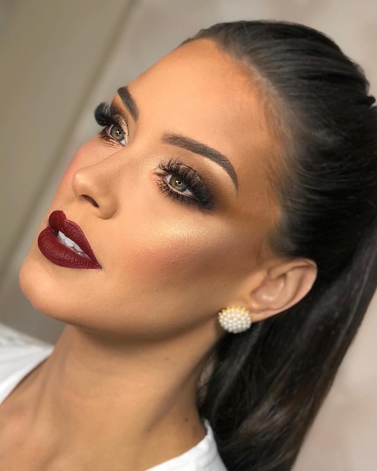 Яркий макияж для сцены