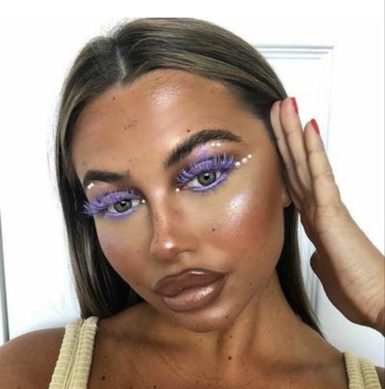 Макияж милфы смазанный