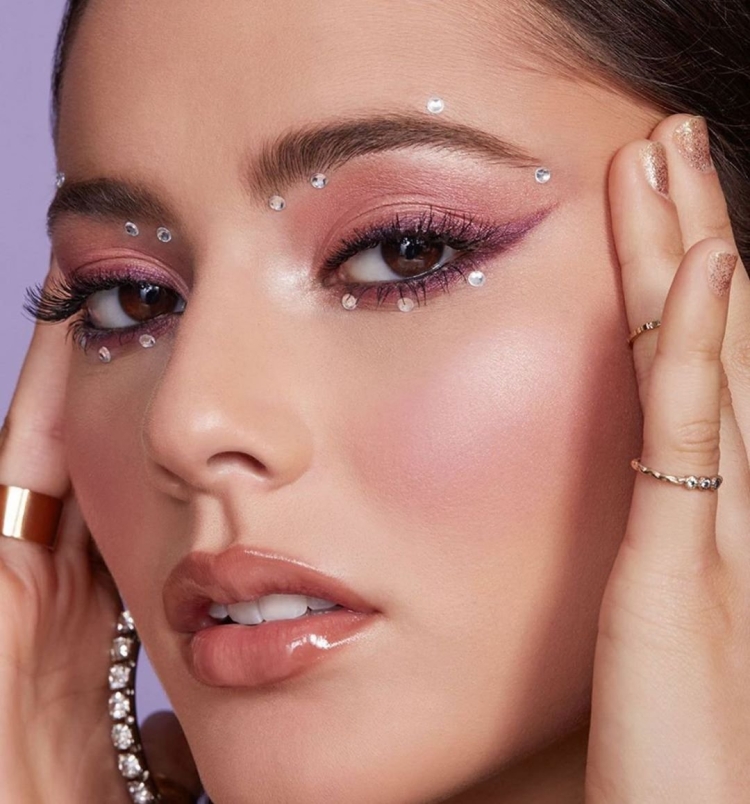 Макияж со стразами