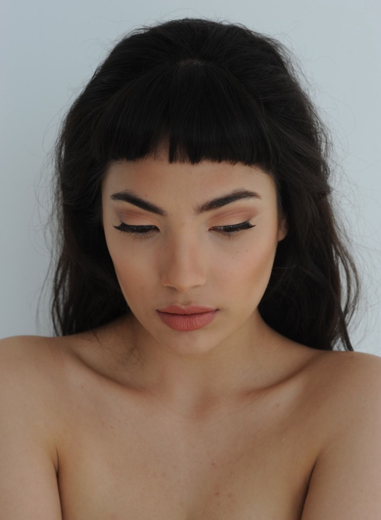 Короткая челка с длинными волосами