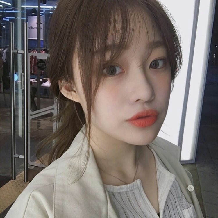 Корейская челка айдолов