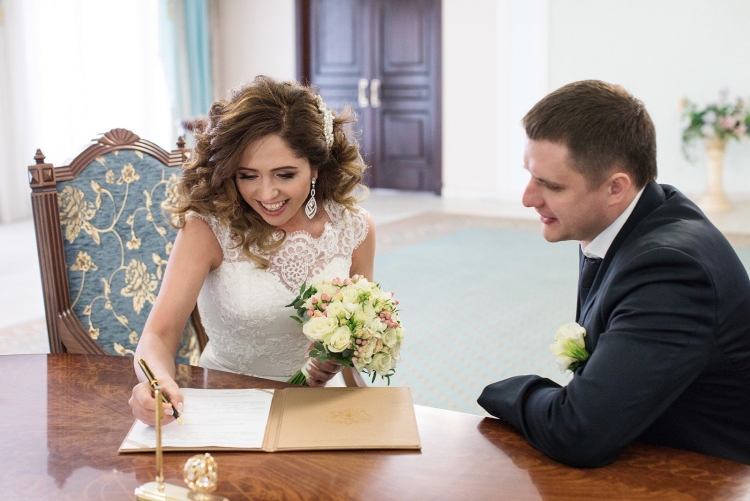 Укладка на регистрацию брака