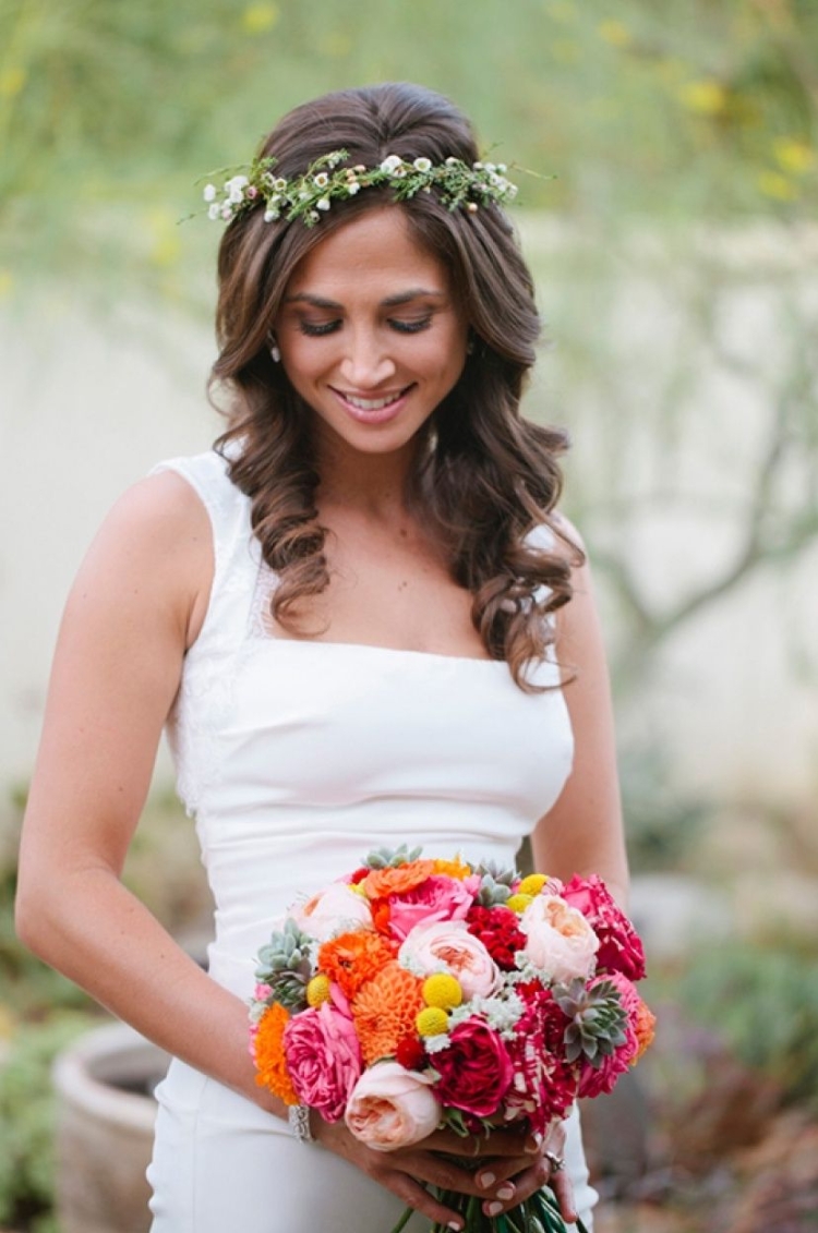 Свадебный образ с венком на голове