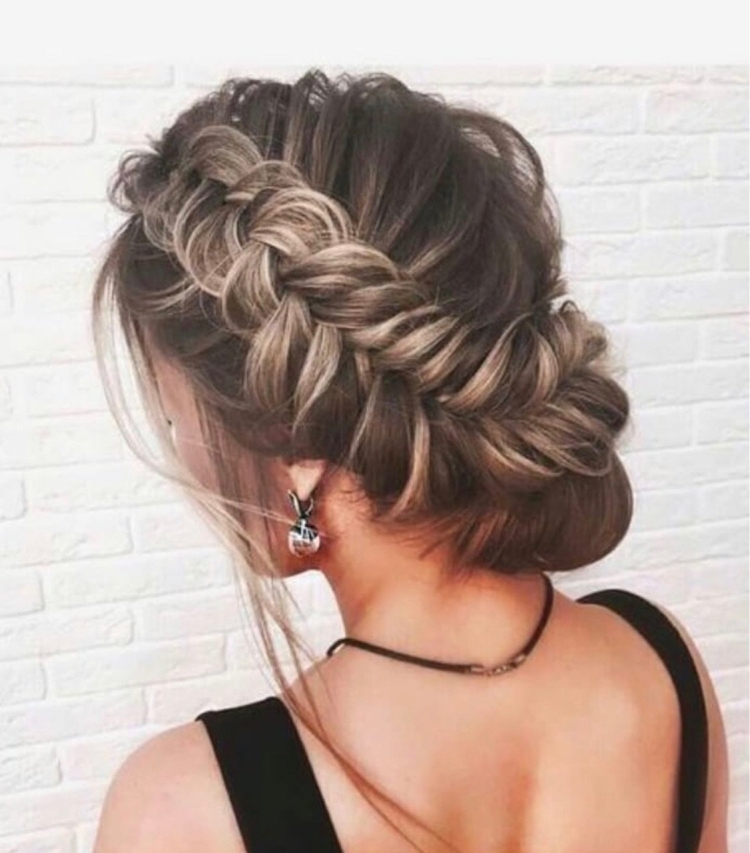 Причёски с косами на средние волосы