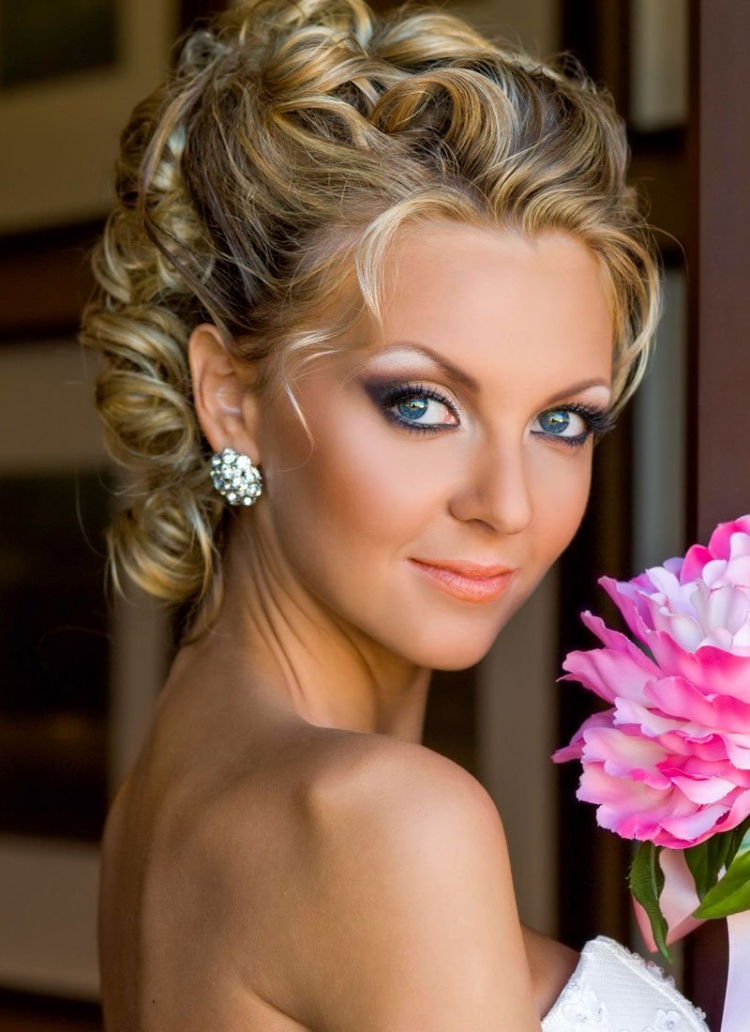 Прическа и макияж на юбилей