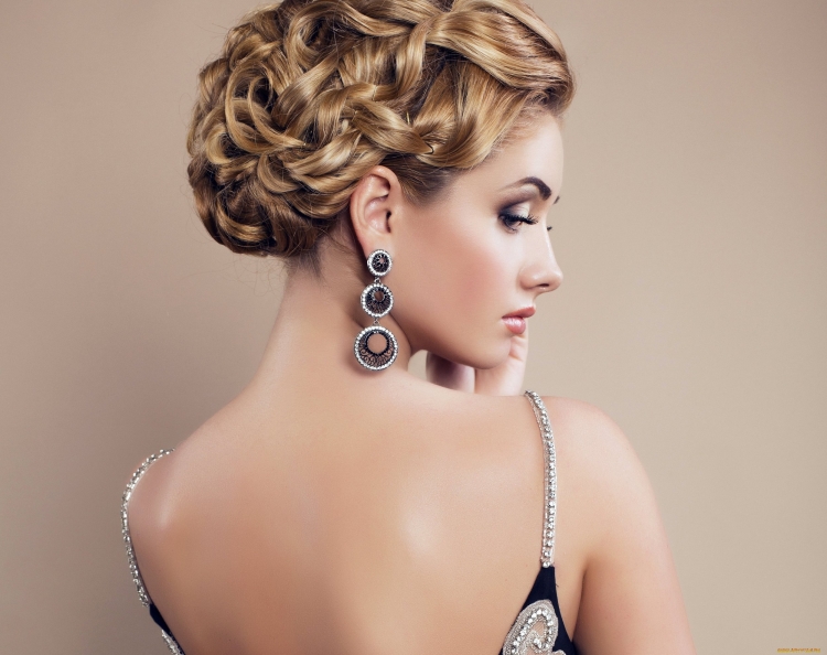 Торжественные прически на средние волосы